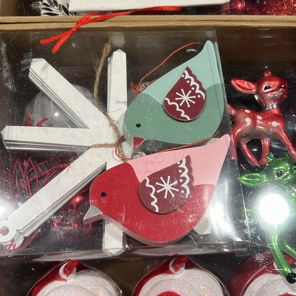 Martha Stewart 100 Piece Ornament Set Deer Birds Santa Lighted Star Tree Skirt - Picture 5 of 11